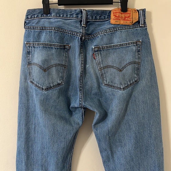 Levi’s Men’s 501 Light Wash Distressed Straight Leg Jeans Size 34 X 36 - Picture 7 of 13